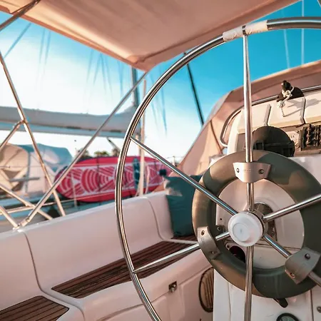 12 Metri Di Mare Botel Polignano a Mare